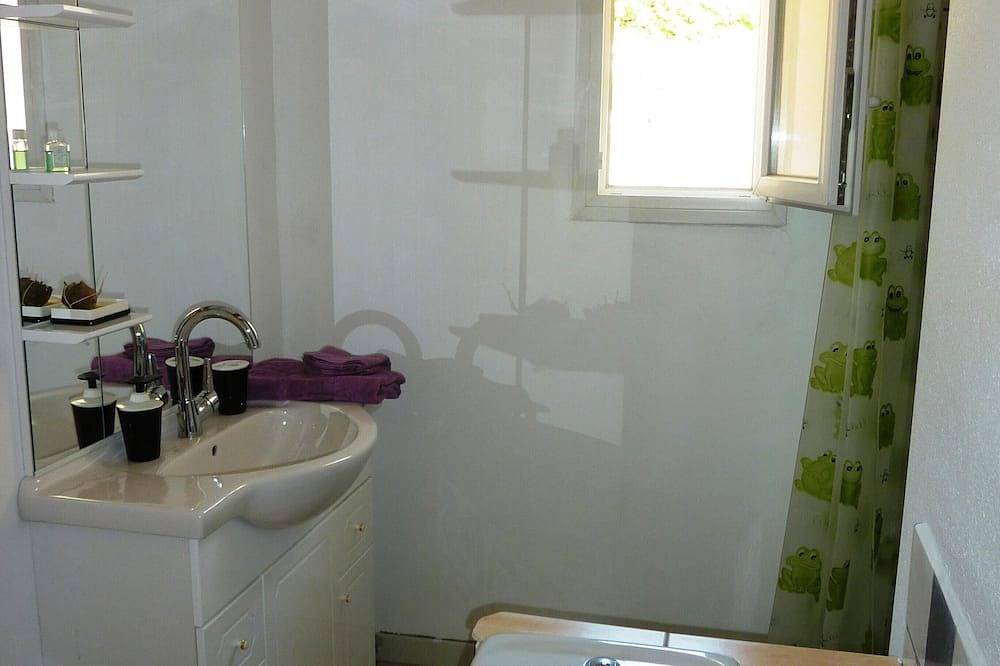 Appartement entier, Studio au coeur des vignes en Drôme Provencale avec piscine. in Venterol, Région de nyons
