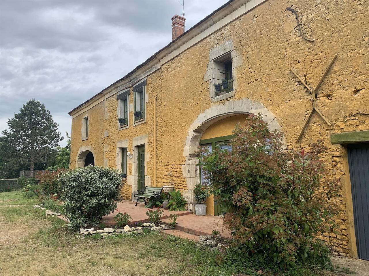 Renovated house with enclosed garden and yoga room near Guédelon in Sainpuits, Auxerre region