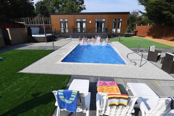 Maison d’hôte pour 3 personnes, avec vue ainsi que jardin et piscine, animaux acceptés en Angleterre - 2