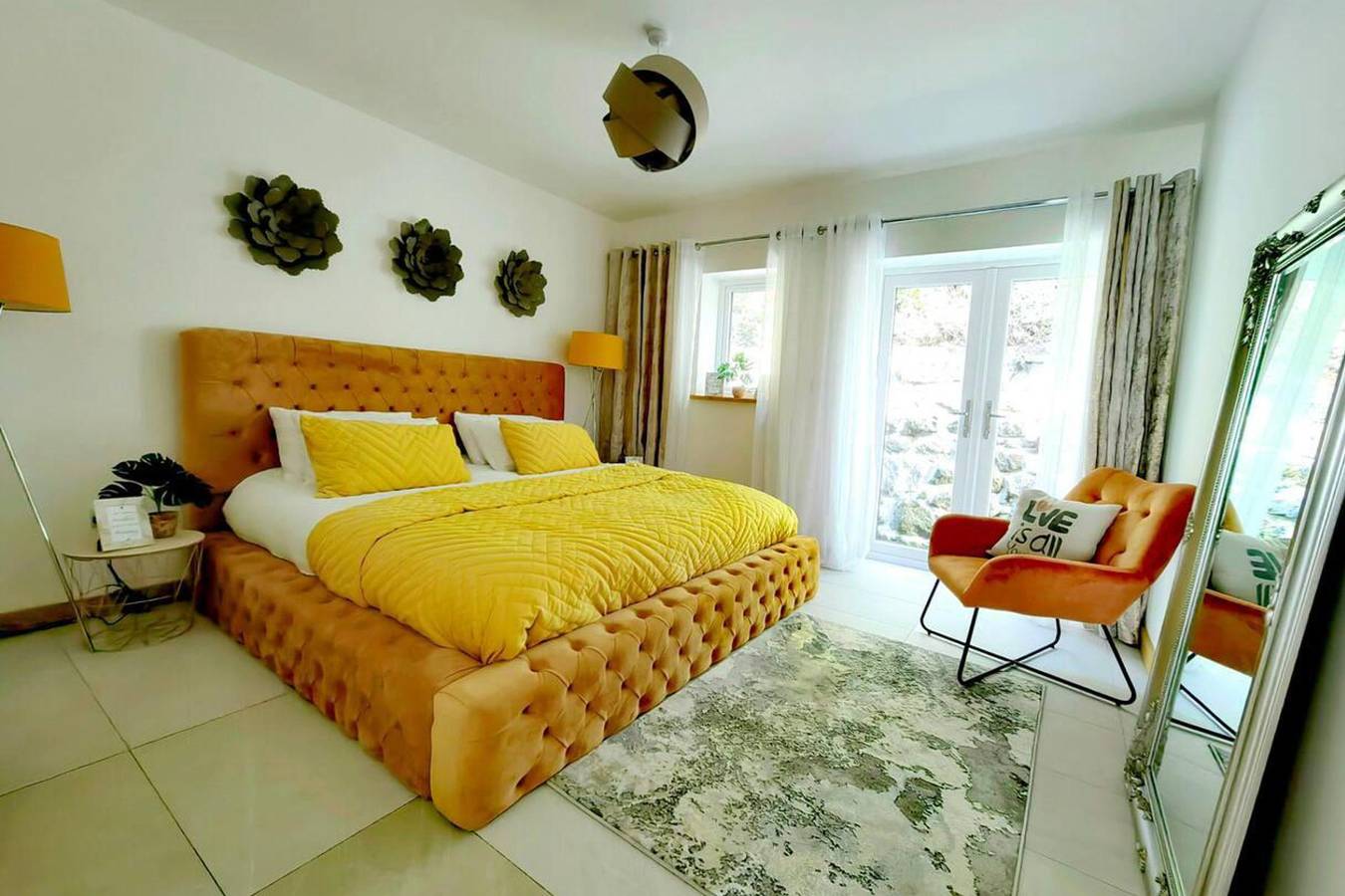 4 Bed Villa Sleeps 8 -Private Terrace-Free parking in Cornwall