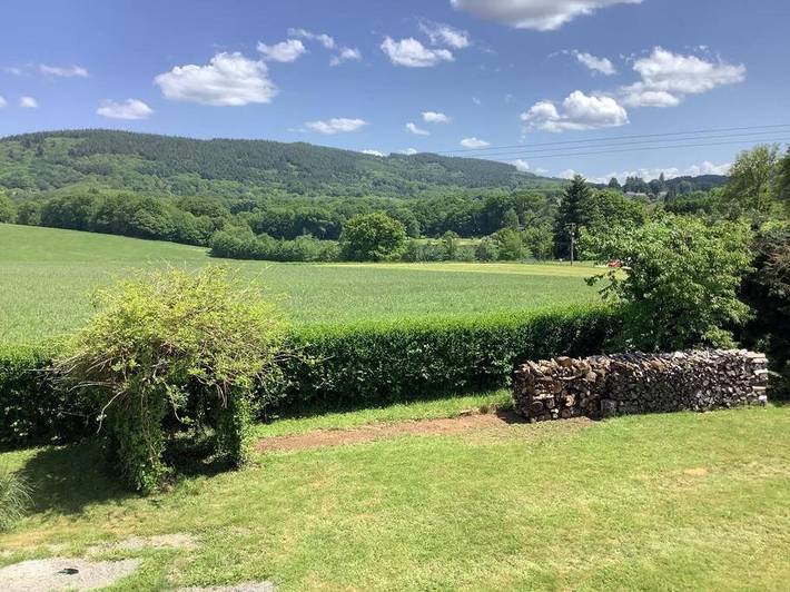 Appartement de vacances pour 4 personnes, avec terrasse et piscine ainsi que vue et jardin