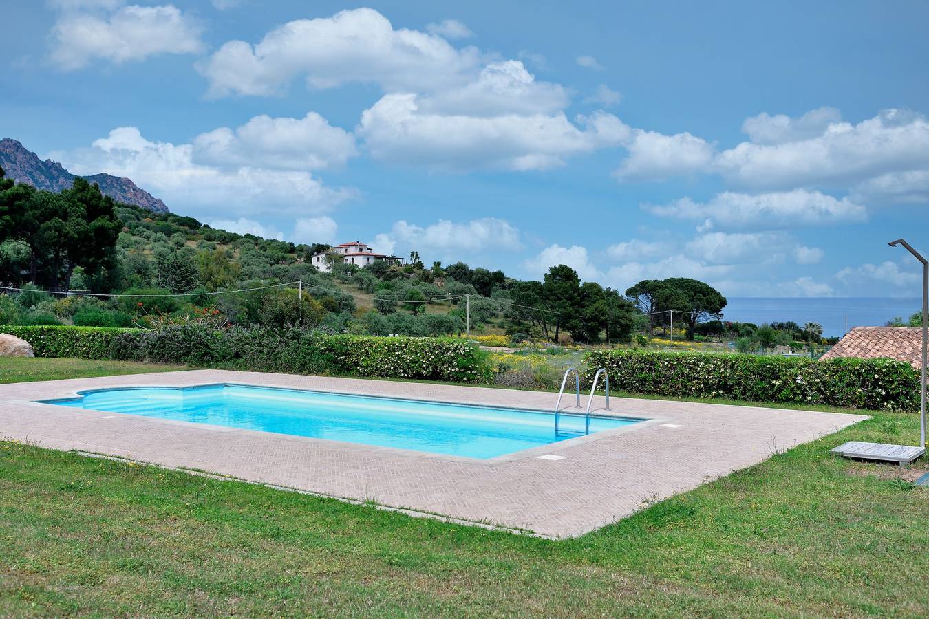 Maison de vacances "Casa del Sole" avec vue sur la mer, piscine, jardin et Wi-Fi in Abba Urci, Tertenia