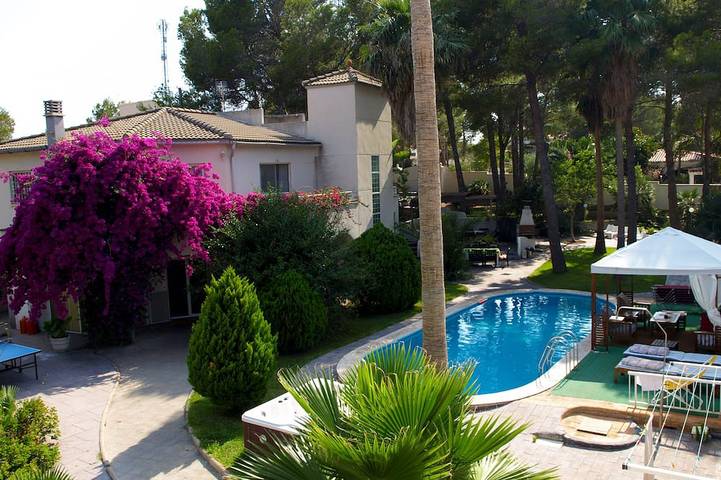 Maison de vacances pour 30 personnes, avec jardin et jacuzzi à L'Ametlla de Mar