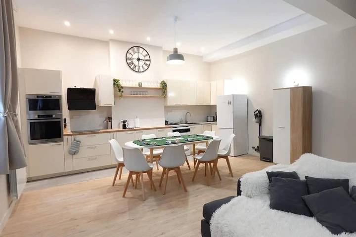 Location de vacances pour 8 personnes, avec jardin à Arras