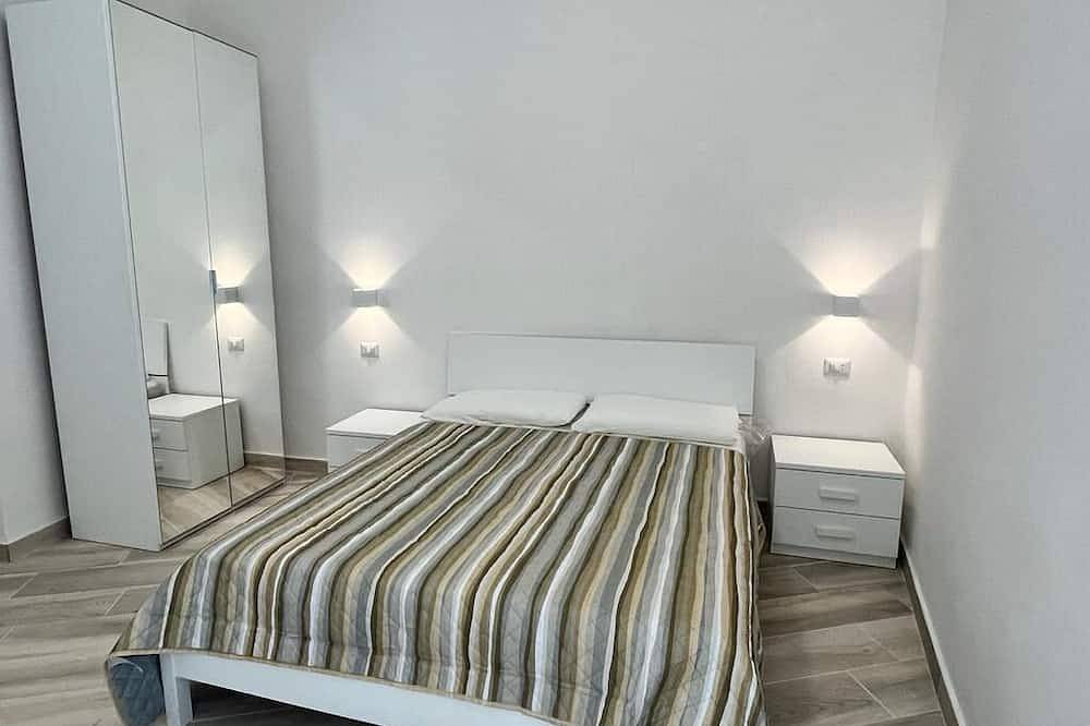 Entire apartment, Delightful one-bedroom apartment in the heart of the historic Gaetano center. A stone's throw from the sea in Gaeta, Latina Province