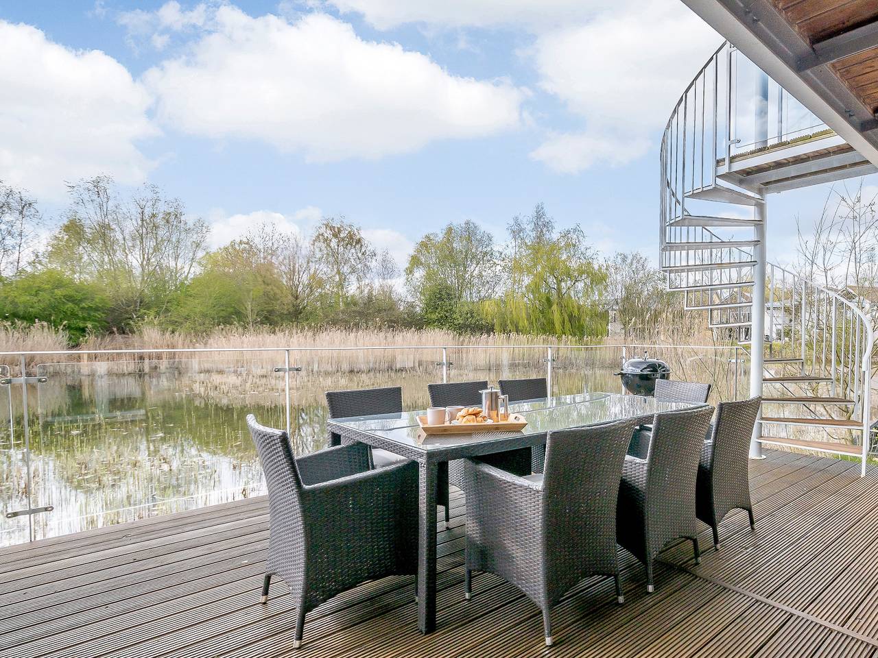 Log Cabin for 9 People in The Cotswolds, South West England