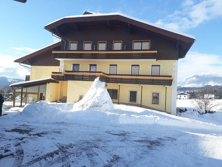 Bauernhaus für 3 Personen, mit Balkon und Garten sowie Pool und Seeblick am Weissensee