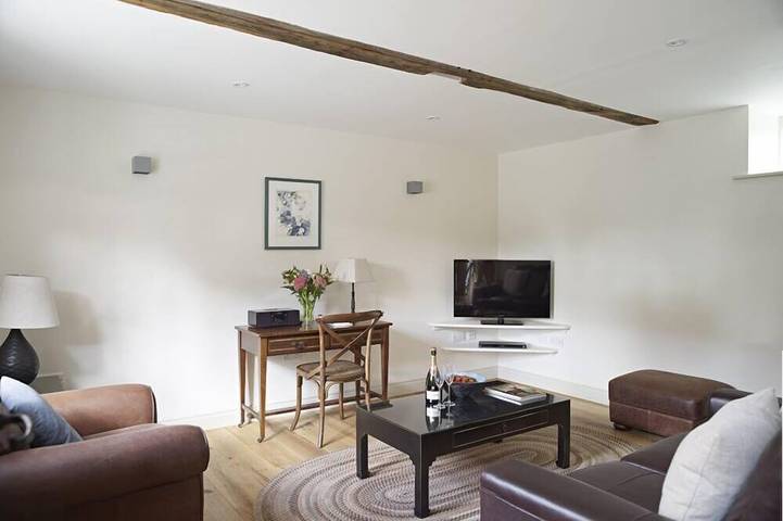 Cottage for 4 people, with terrace and yard, with pets in Berkshire