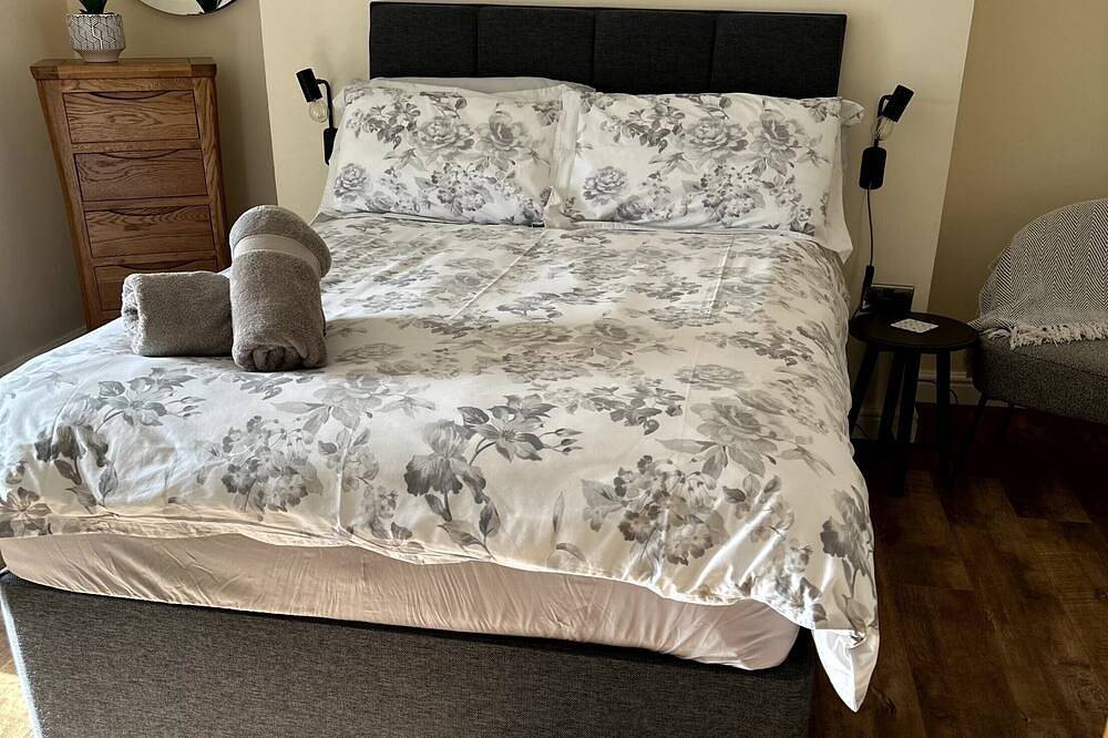Port Eynon Beach Cottage - short walk to Port Eynon beach and village amenities in Swansea region