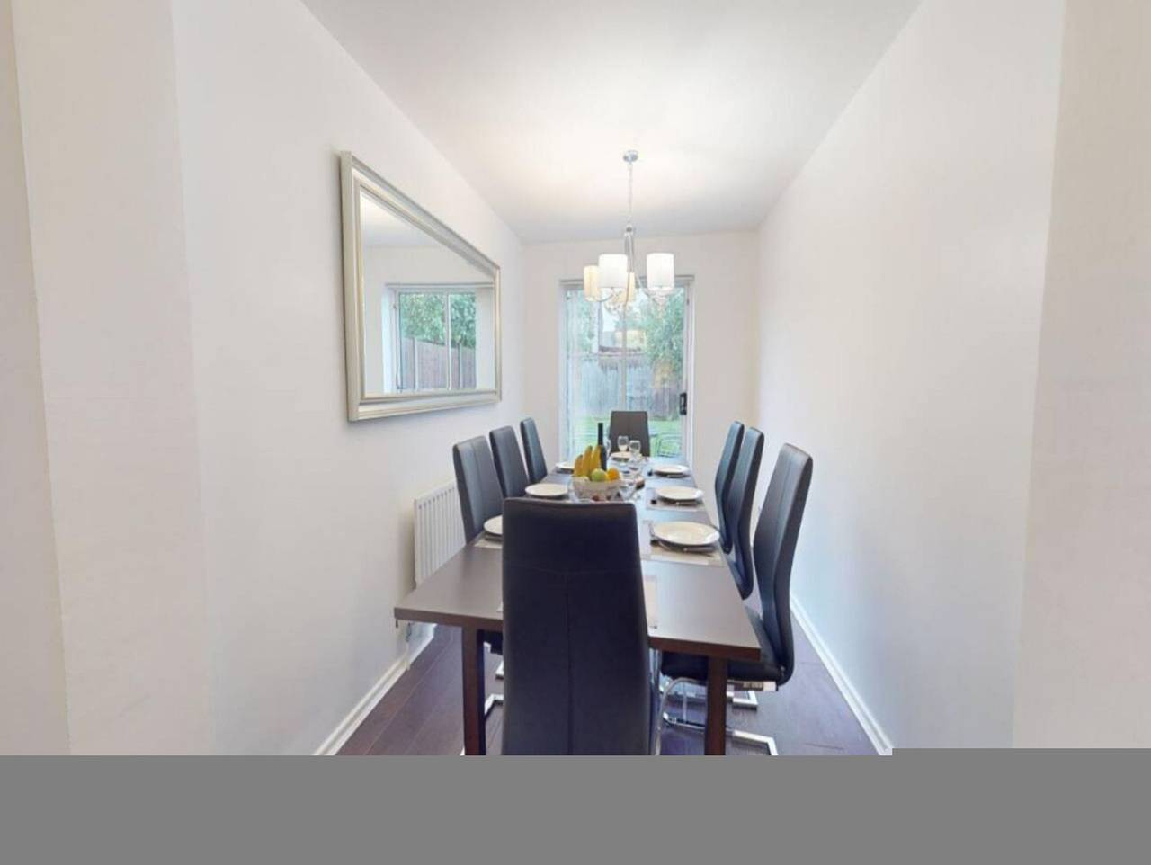 Parlaunt House - 3 bedroom with Free Parking in Slough, Berkshire