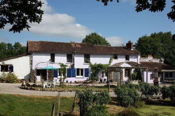 Gîte pour 6 personnes, avec jardin et piscine à Saint-Martin-du-Fouilloux