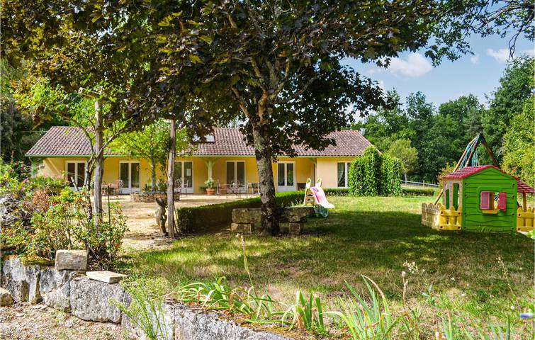 Location de vacances pour 12 personnes à La Douze