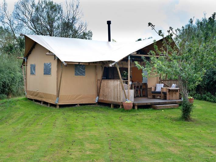 Holiday letting for 4 people, with hot tub and garden in Wiltshire