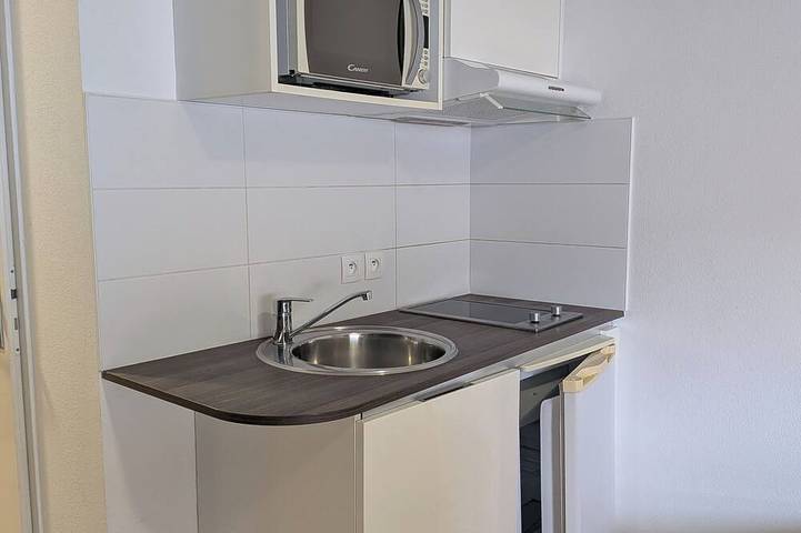 Apartamento entero, Studio in the Bassin à flots neighborhood, right next to the tram! in Burdeos, Región de Burdeos
