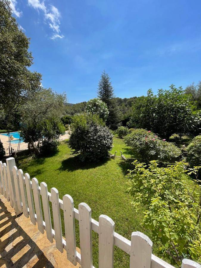 Queen Room with Garden View in Le Beausset, Côte méditerranéenne (France)
