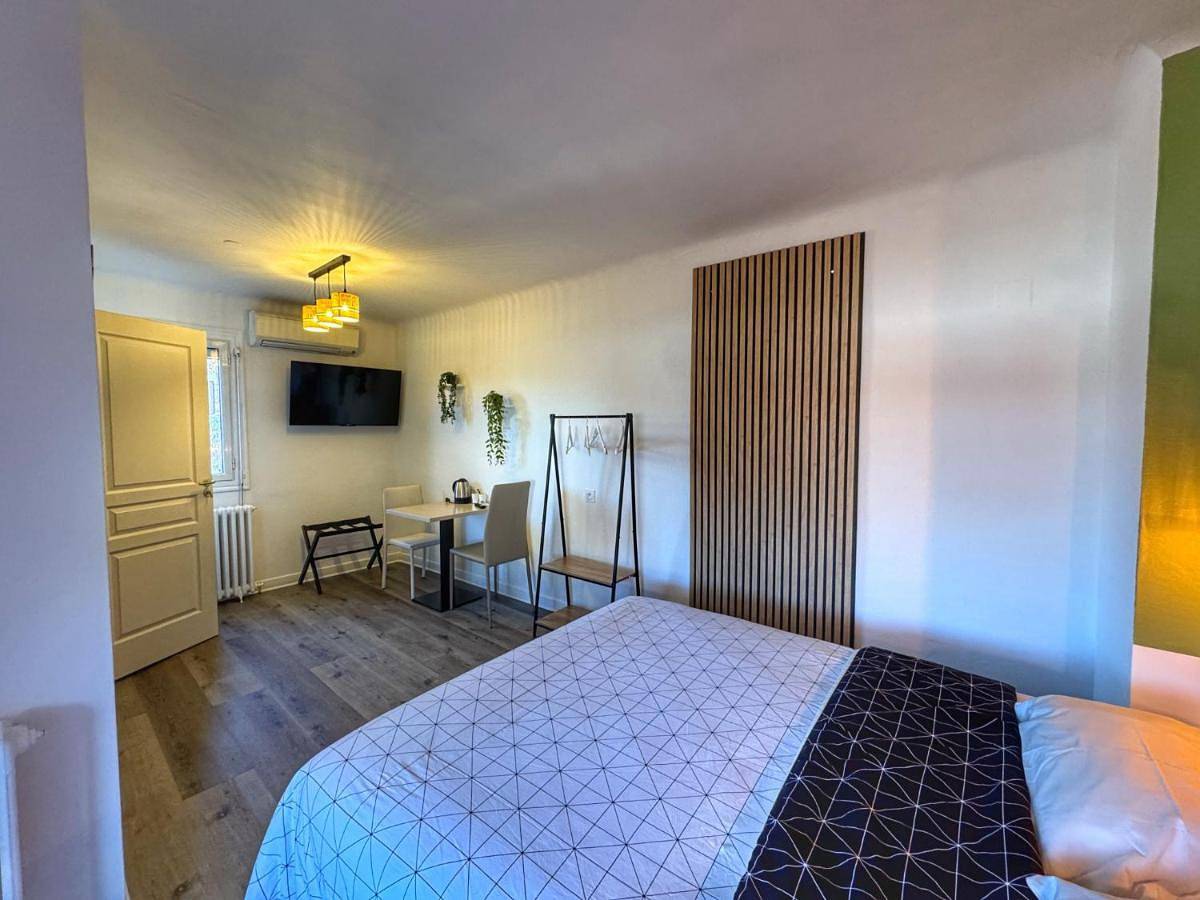 Single Room with Bathroom in Saint-Jean-Pied-de-Port, Région de Bayonne