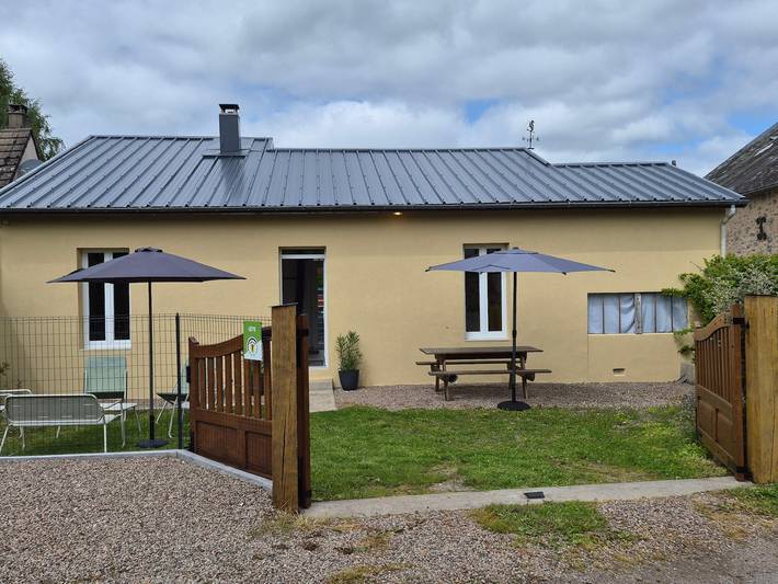 Gîte pour 6 personnes, avec Terrasse et Jardin dans Lac des Settons