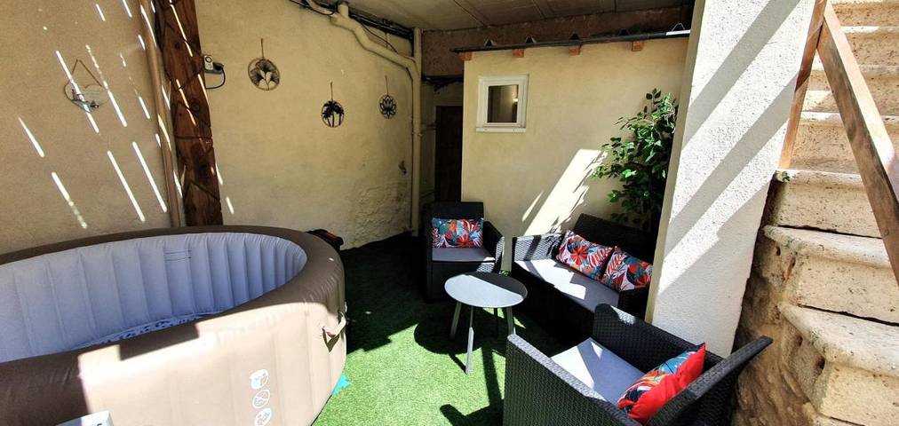 Location de vacances pour 4 personnes, avec balcon à Thézan-des-Corbières - 2