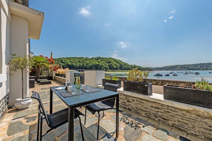 Maison de vacances 'Évasion Marine Face À La Mer' avec vue sur la mer, terrasse privée et Wi-Fi in Plouezoc'h, Ceinture Dorée