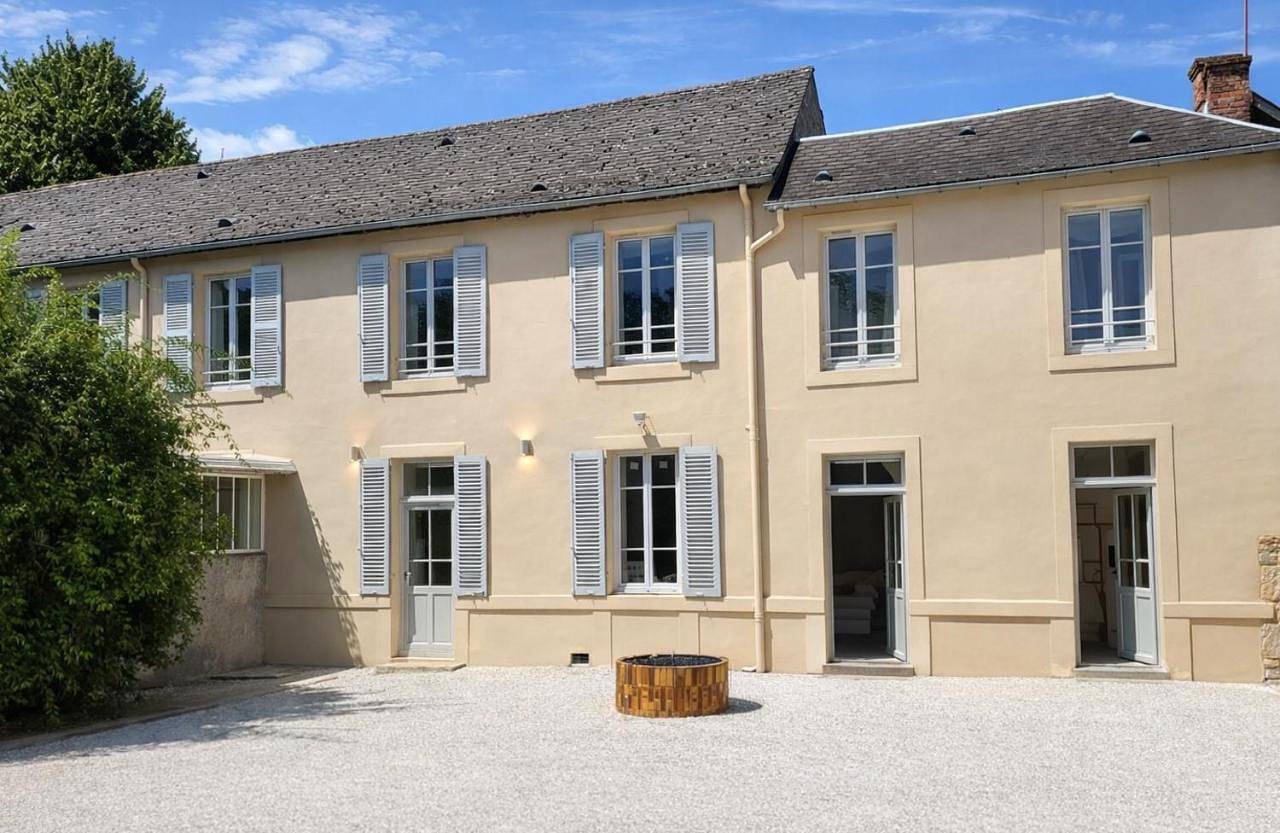Appartement entier, Studio in Bourbon-Lancy, Région de Charolles