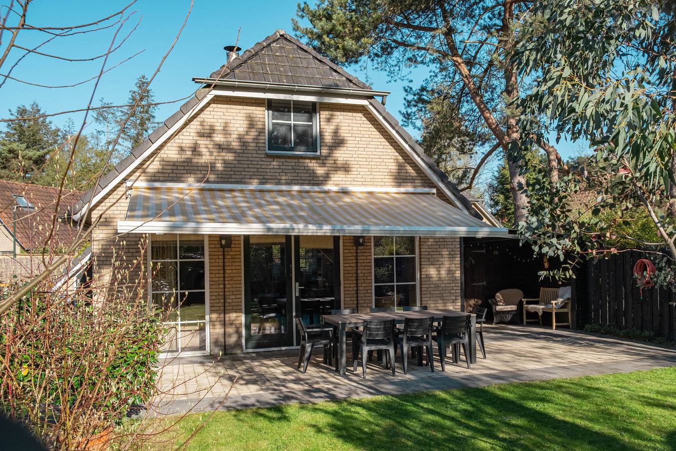 Welkom in ons huisje in het bos met prive sauna in Veluwe