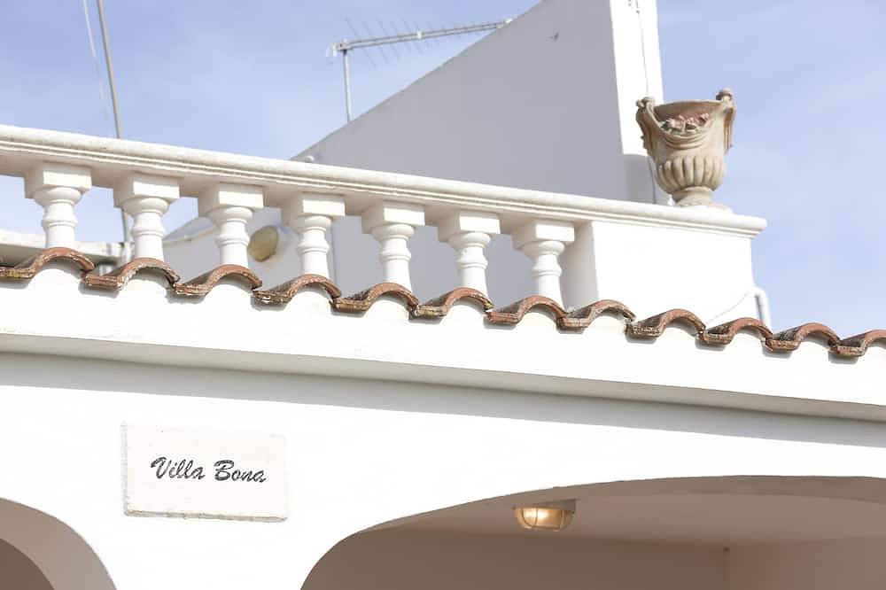 Ganze Wohnung, Villa Bona 2 with terrace in Specchiarica, Manduria