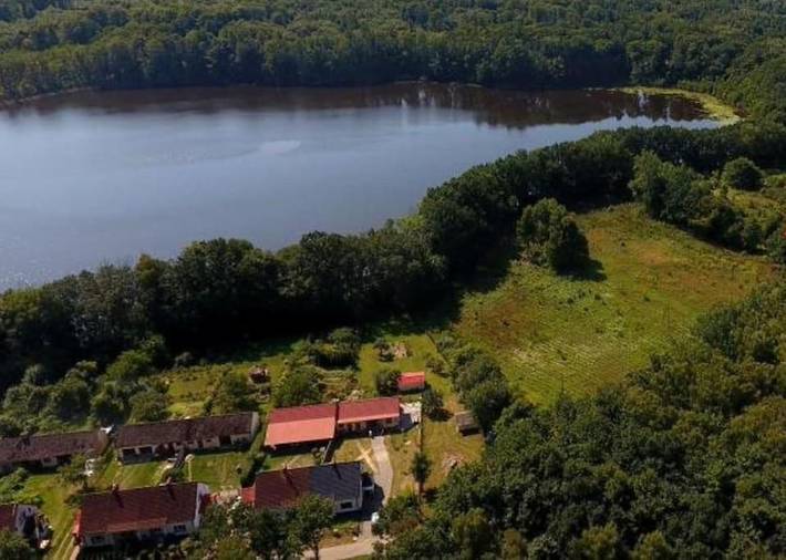 Apartament wakacyjny dla 4 osób, z Jacuzzi i Ogród oraz Sauna i Widok na jezioro w Szczecinek