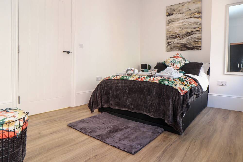 The Dynar, pet friendly, character holiday cottage in Helston in Helston, Cornwall