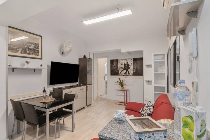 Entire apartment, Vacation Apartment Near Playa de Chica with Balcony, Wi-Fi, and Air Conditioning in Las Palmas de Gran Canaria Centre, Las Palmas de Gran Canaria
