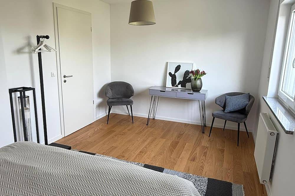 Ganze Wohnung, Ruhiges Zimmer am Fluss in Erlangen – Privater Eingang & Blick ins Grüne in Erlangen, Franken