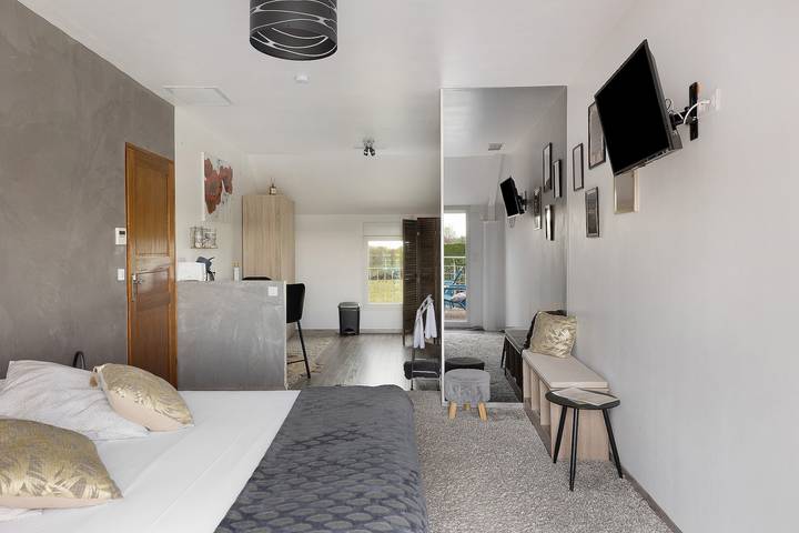 Chambre d’hôte pour 2 personnes, avec balcon ainsi que jardin et jacuzzi