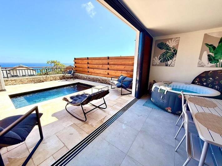 Appartement de vacances pour 4 personnes, avec piscine ainsi que jardin et vue, animaux acceptés