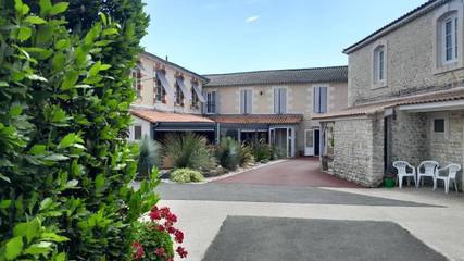 Hôtel pour 2 personnes, avec terrasse et jardin, animaux acceptés à Saujon