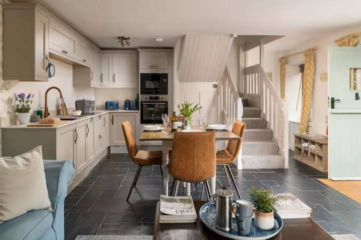 Villa for 4 people, with balcony, child-friendly in Devon