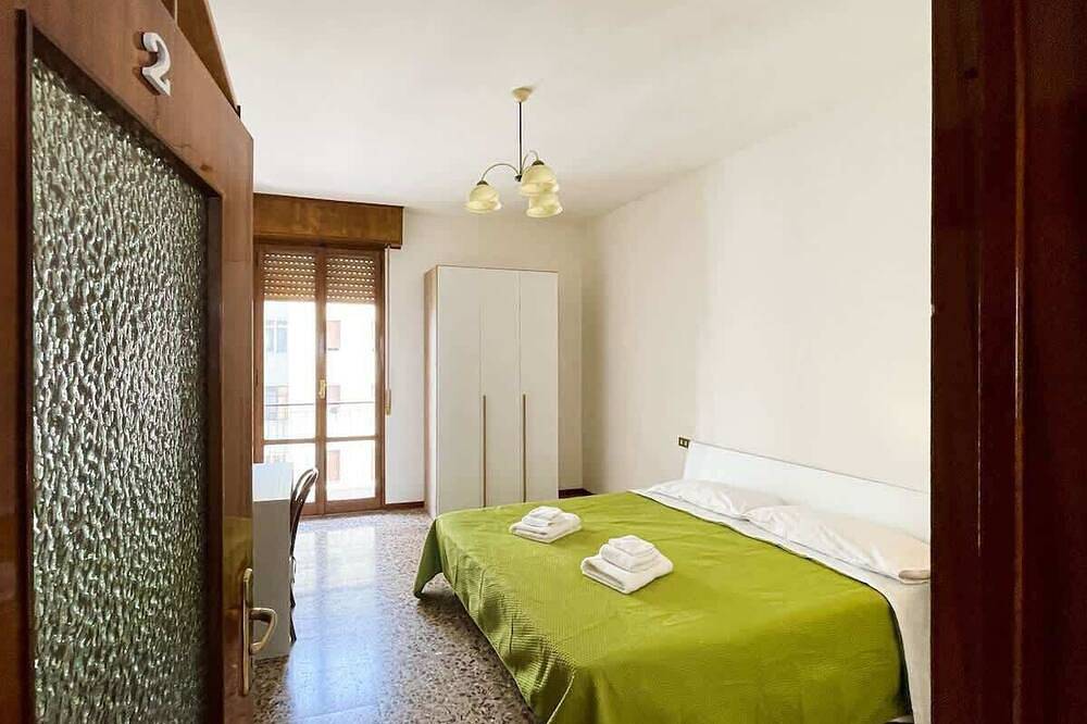 Entire apartment, Room 2 in House Gramsci - Affitti Brevi Italia in Modena, Modena Province