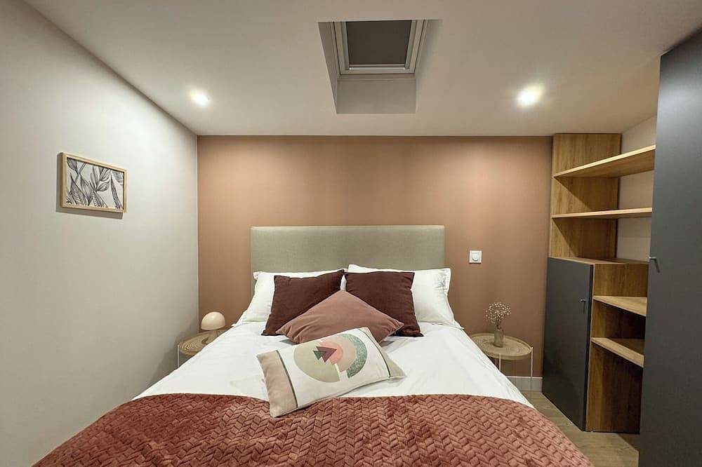 Entire apartment, Cozy Niort Atlas _ Studio under the roofs in Niort, Niort region