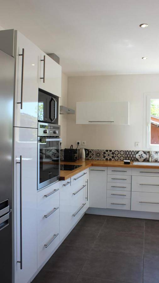 Location de vacances pour 10 personnes, avec vue et jardin ainsi que balcon et piscine à Ucel - 4