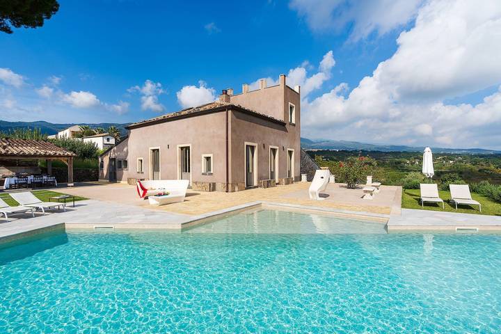 Villa Magical Tower in Zafferana Etnea, Etna