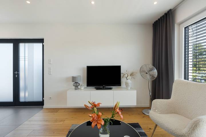 Ganze Wohnung, Ella's Lounge – Moderne Ferienwohnung mit Terrasse und WLAN am Waldrand in Singen, Hegau