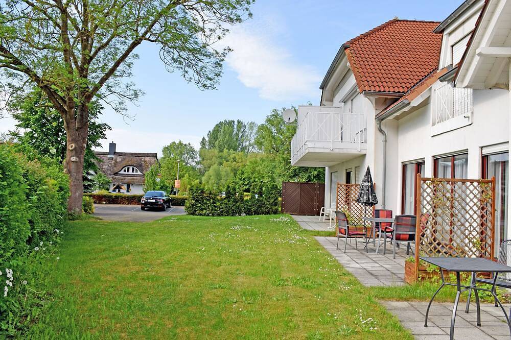 Ganze Wohnung, Ferienwohnung Johanna Terrasse und Gartenblick - Ferienwohnung Johanna mit in Gustow, Stralsund Umland