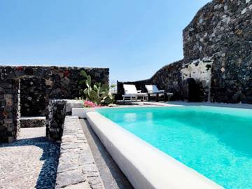 Vacation Rental for 6 Guests in Megalochori, Santorini, Picture 1