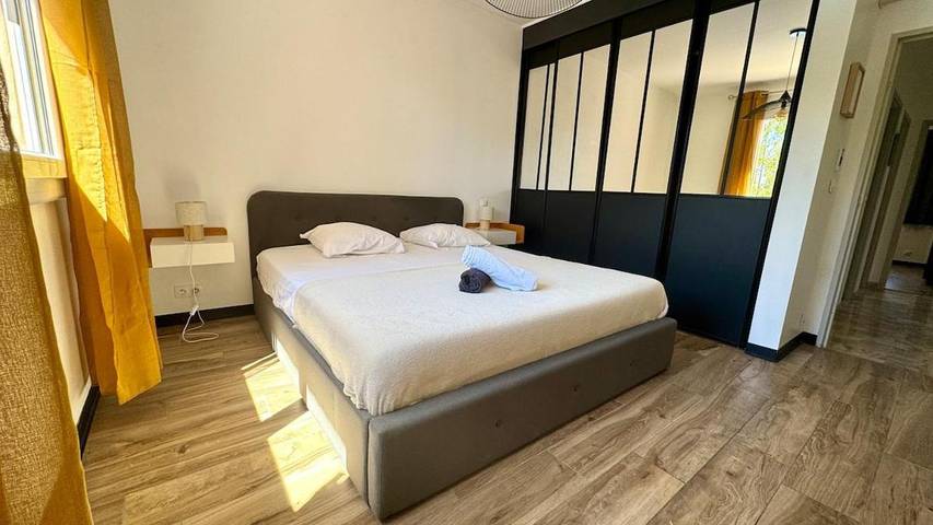 Villa pour 5 personnes, avec terrasse ainsi que piscine et jardin dans Boulouris - 3