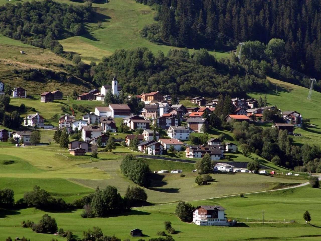 Ganze Wohnung, Aparthaus Surselva, direkt an der Skipiste in Mundaun, Obersaxen-Mundaun