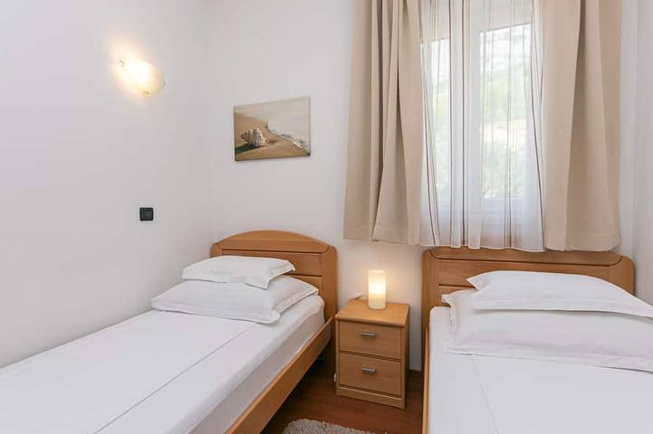 Ganze Wohnung, 2-Zimmer-Ferienwohnung mit Pool Brela, Makarska in Brela, Makarska Riviera