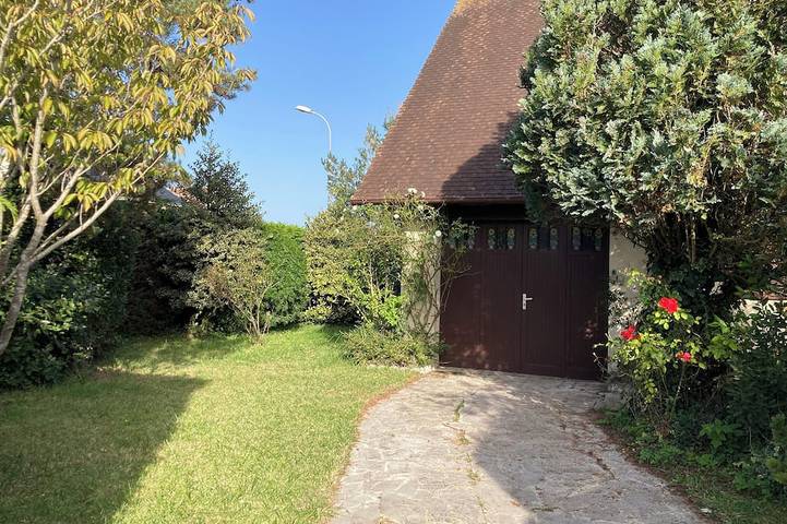 Location de vacances pour 15 personnes, avec terrasse et jardin à Varaville