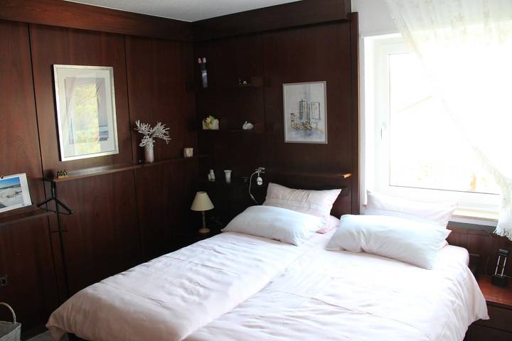 Ganze Ferienwohnung, 4-Bett-Ferienwohnung mit Balkon und Terrasse in Daun, Vulkaneifel