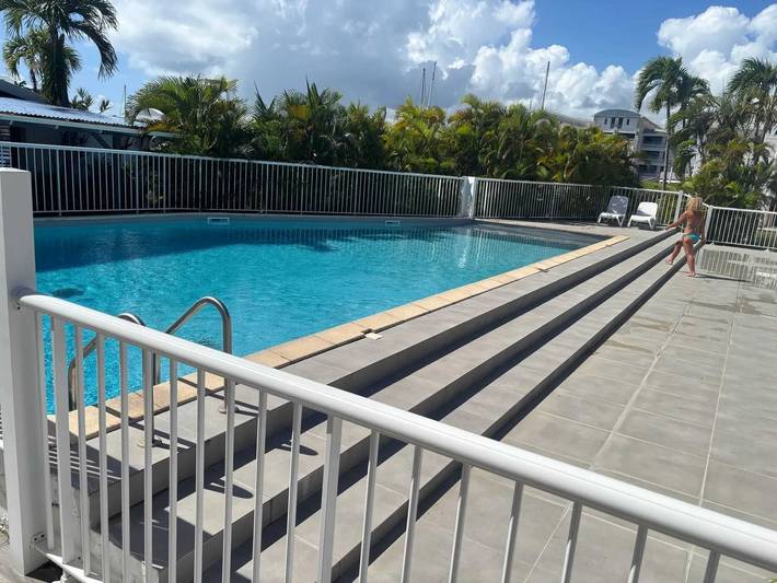 Gîte pour 3 personnes, avec piscine et terrasse dans Port De Saint Francois