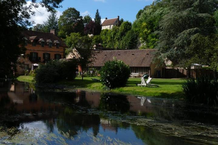 Hôtel pour 3 personnes, avec sauna et piscine ainsi que jardin et vue, animaux acceptés à Condeau