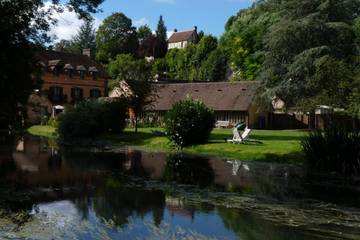Hôtel pour 3 personnes, avec sauna et vue ainsi que piscine et jardin, animaux acceptés à Condeau