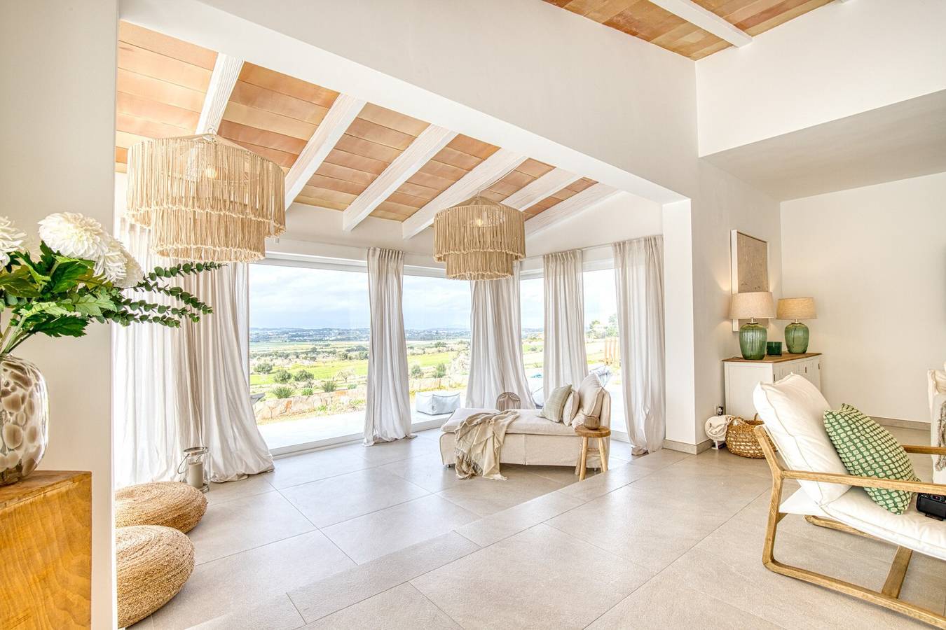 Casa Vacacional 'Luxury Finca Es Moli Pool Tennis' con Vista a la Montaña, Wi-Fi y Aire Acondicionado in Ariany, Interior de Mallorca